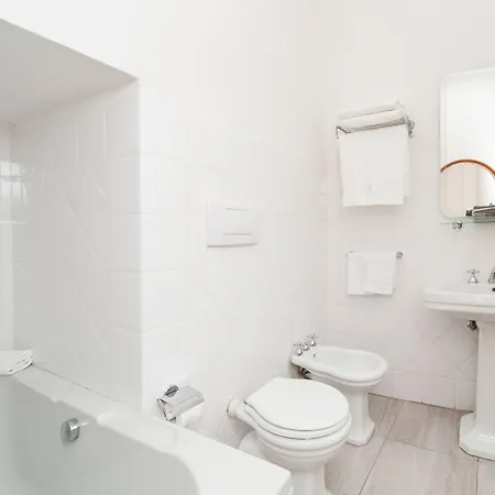 Alojamento de Acomodação e Pequeno-almoço La Porta Del Paradiso 4*